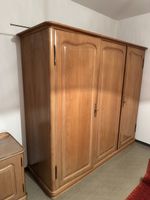 Kleiderschrank Holz 3 Türen gebrauchter Zustand