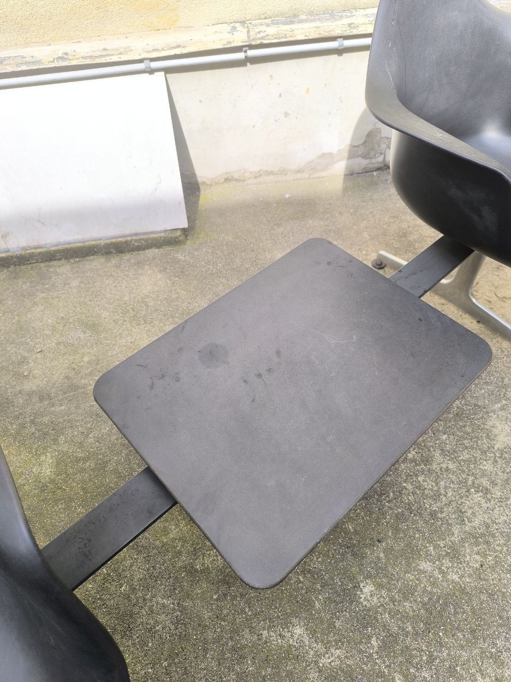 Eames Sedie: Eames Tandem Seat – Usato da Basel venduto da Patts_Lampenfieber 4