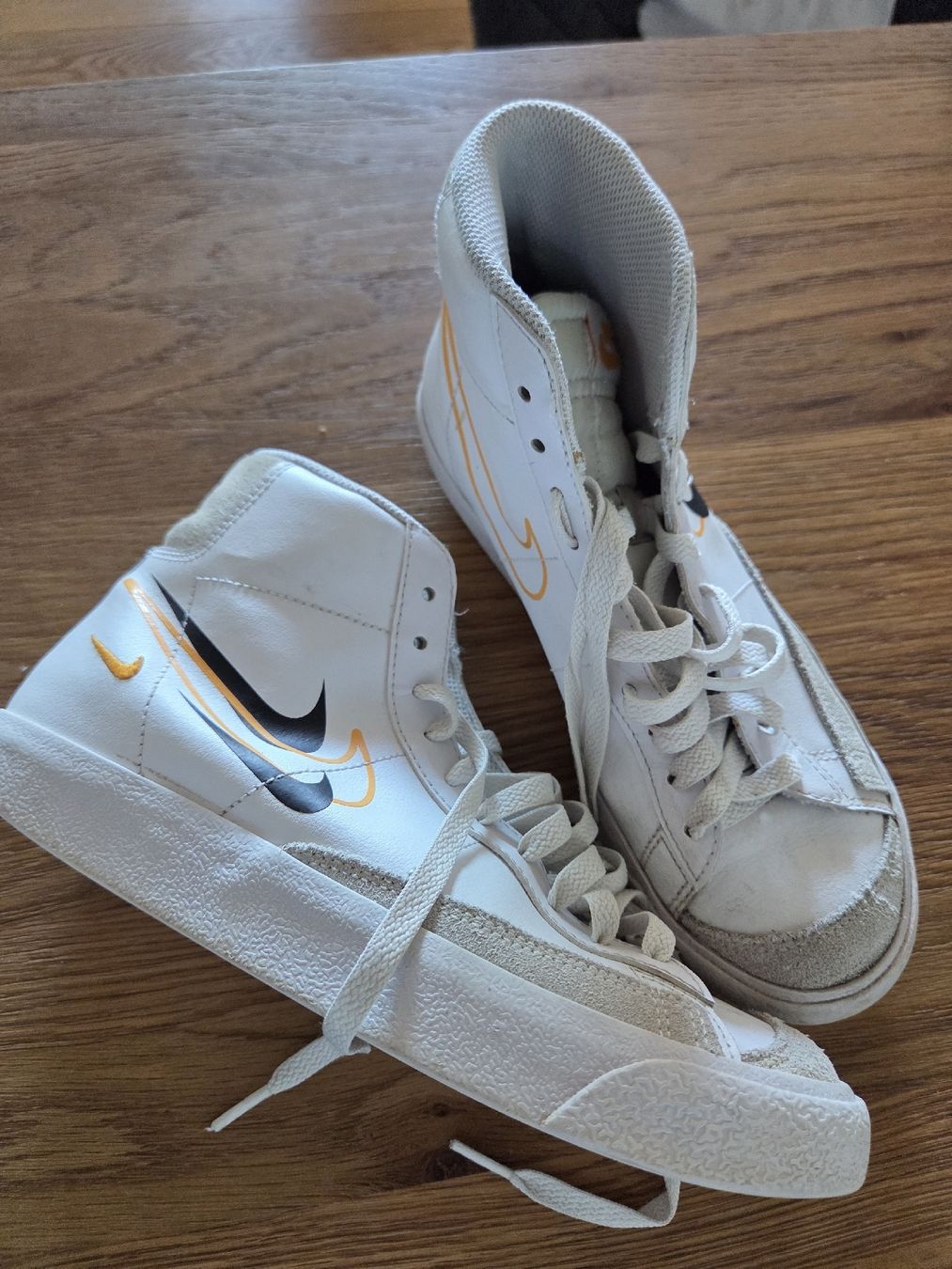 Nike Scarpe da uomo: Nike Blazer Mid 77 - gr 38.5 – Usato da Schenkon venduto da jogibaboo1