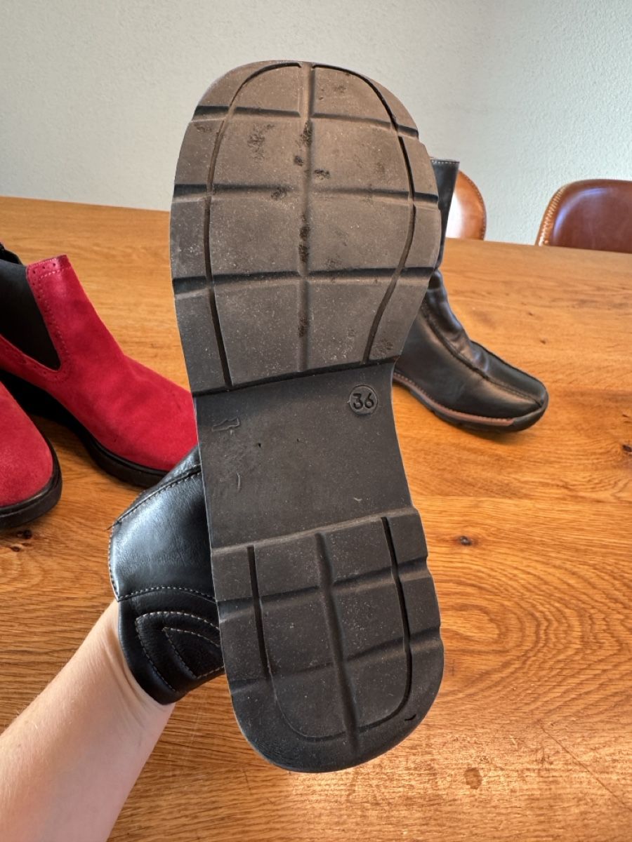Scarpe da donna: 2 Paar Schuhe Grösse 36 – Usato da Niederbüren venduto da Oetschli 6