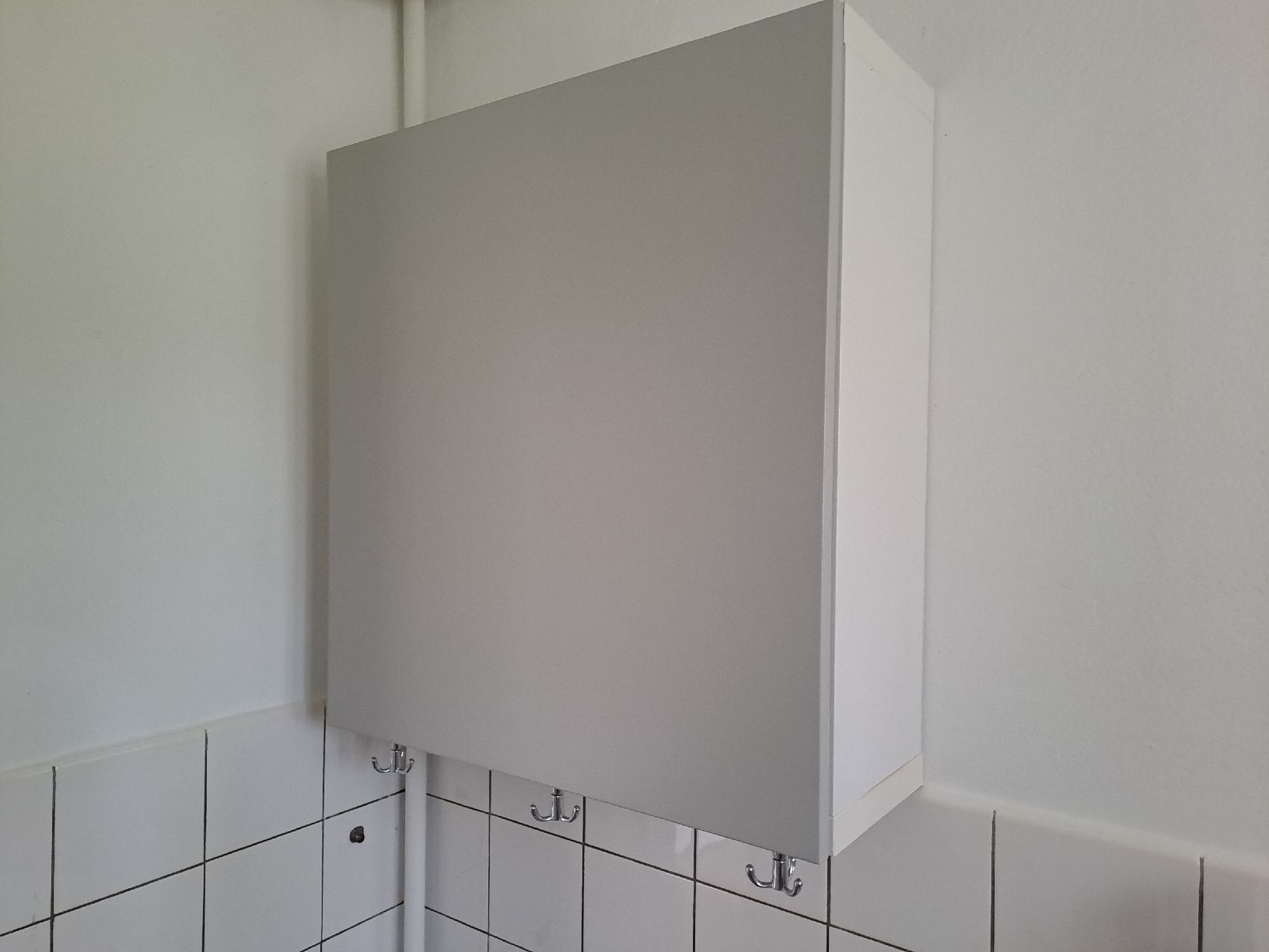 Armadi: Hängeschrank IKEA / armoire murale – Usato da Münchenwiler venduto da Martin_Riedi 4