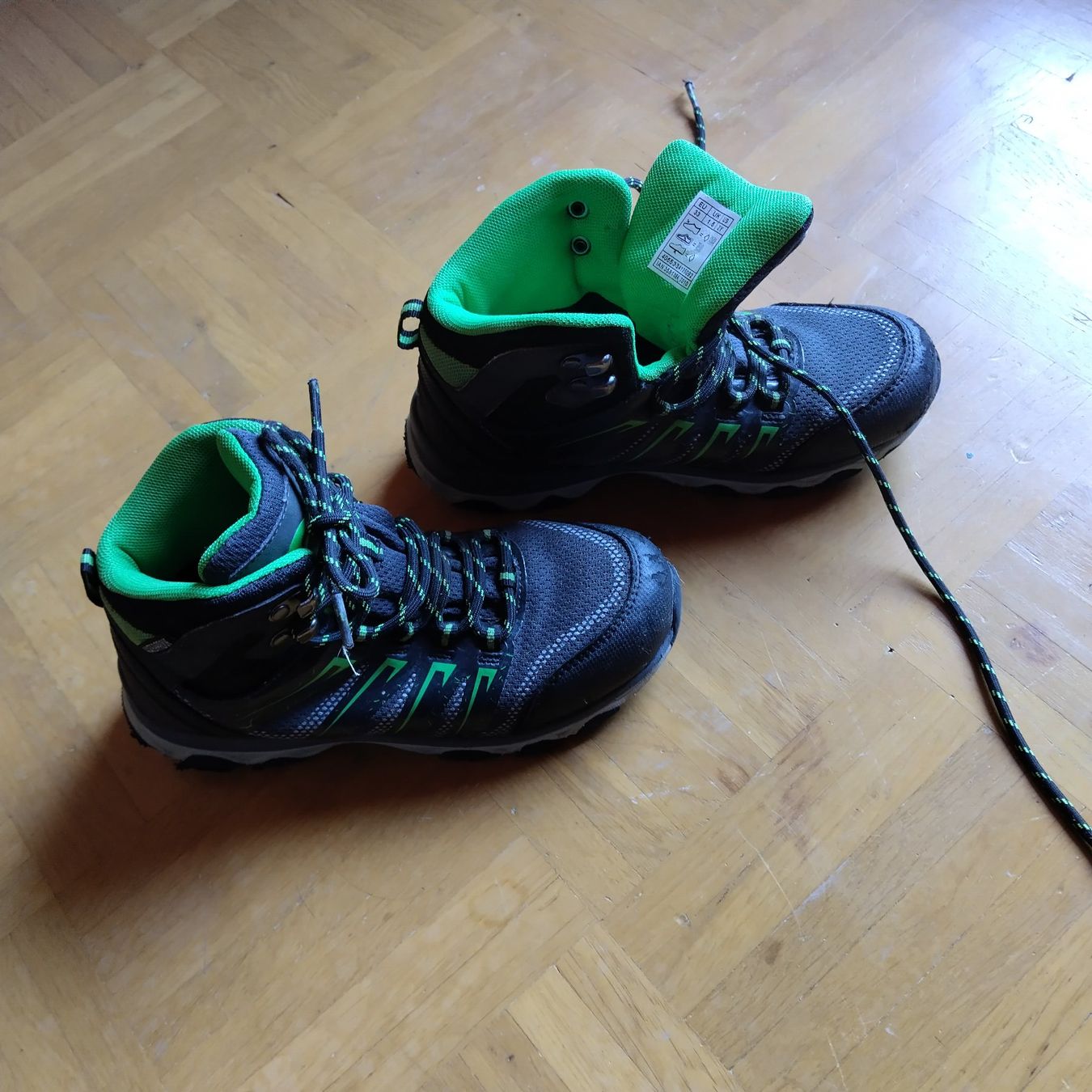 Scarpe da uomo: Wanderschuhe Kinder Crivit schwarz grün 33 – Usato da Oberdorf NW venduto da niederj 3