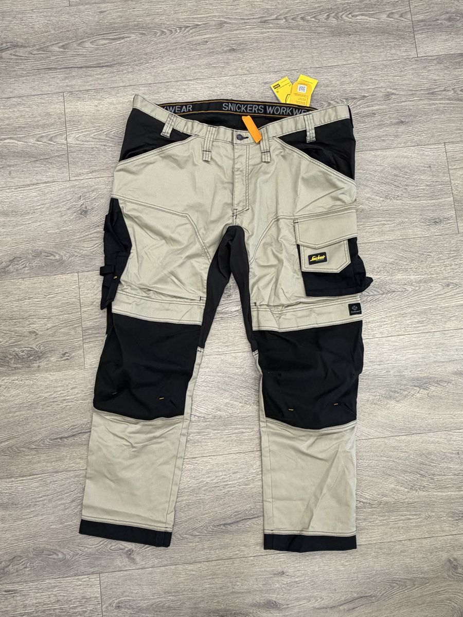 Snickers Pantaloni: pantalon de travail Snickers 6341 AllroundWork – Nuovo e nell'imballaggio originale da Lausanne venduto da OFFICINA.shop