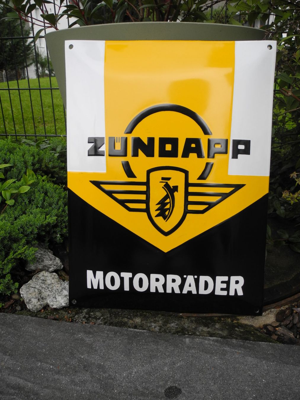 Zündapp Insegne: ZÜNDAPP MOTORRÄDER  EMAIL – Usato da Reinach AG venduto da Huckleberrysix 2