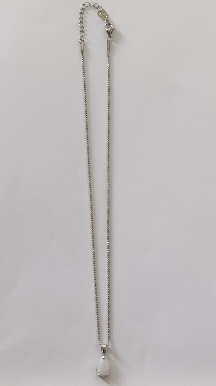 Catenine: Collier avec pendentif Opale Blanche en Acier – Usato da Genève venduto da EcrinVintage 3