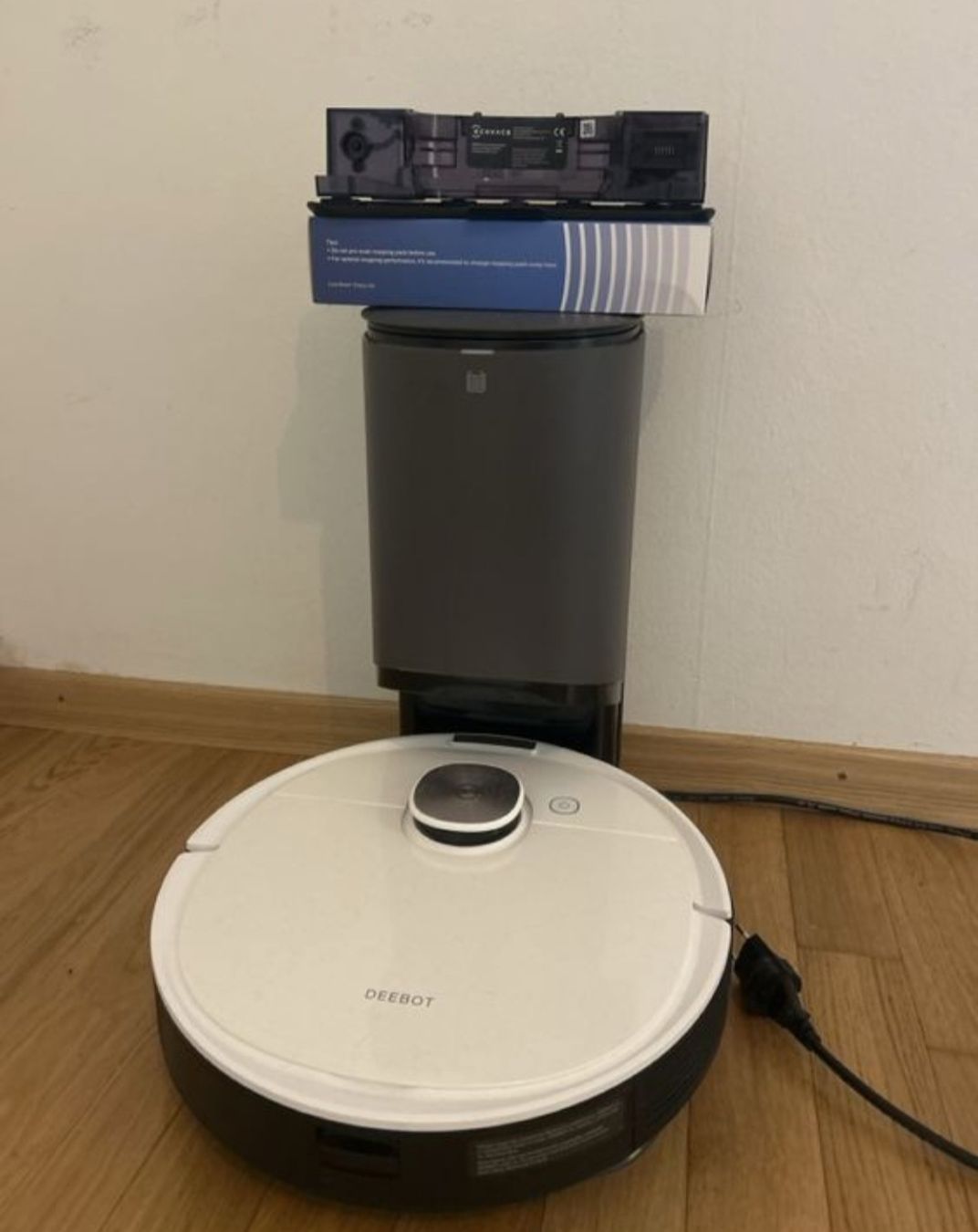 Aspirapolveri & Accessori: Ecovacs Deebot Saugroboter mit Ladestation – Usato da Däniken SO venduto da dan_2xqp