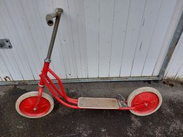 Schönes Vintage Kinder-Trottinet rot