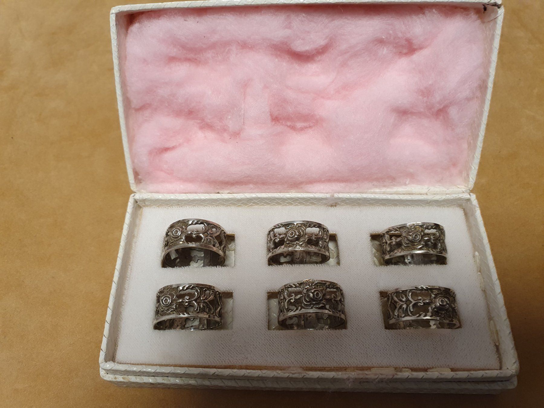 Tovaglioli: Vintage, Designer Servietten-Ringe von – Usato da Wohlen AG venduto da palmsprings