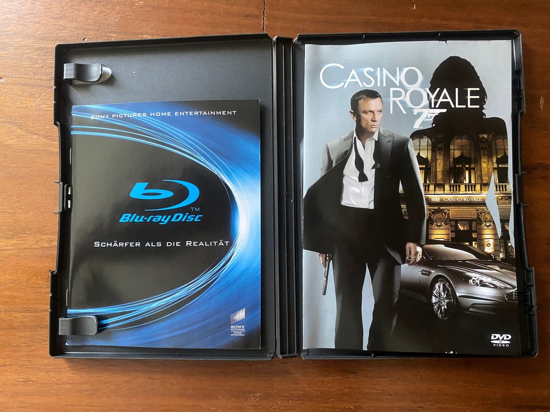 Tutti i DVDs: James Bond 8 DVD's 442 – Usato da Stäfa venduto da elcondor245 8