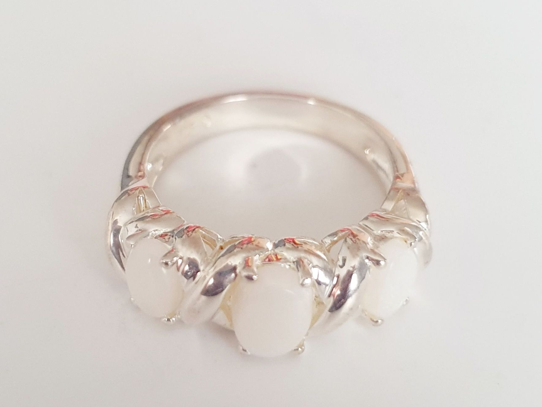 Anelli: Weisser Opal Ring, 925 Silber, Gr. 17.2 mm – Usato da Kreuzlingen venduto da Wunderkiste123