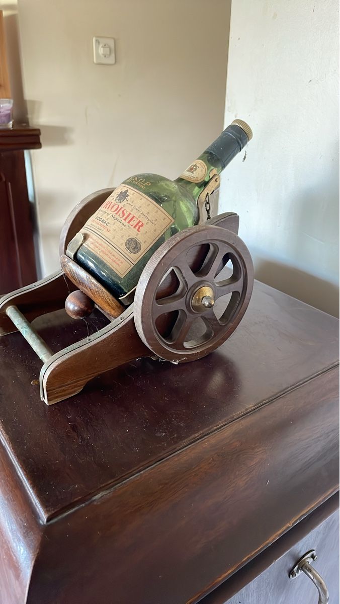 Portabottiglie: Support bouteille bois style canon avec bouteille vide – Usato da Meyrin venduto da jul_km5p
