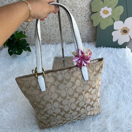Schicke Coach Tasche – perfekt für den Sommer!