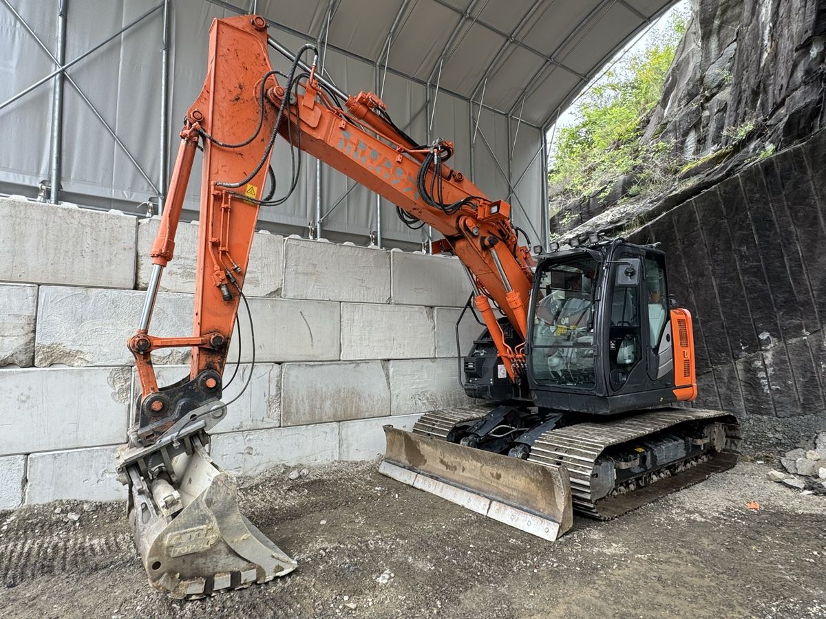 Hitachi Bagger: Bagger Hitachi ZX 135 US-6 – Gebraucht aus Aquila von odi_lnx2