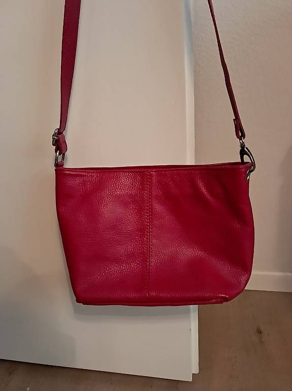 Taschen für Damen: Ledertasche  – Gebraucht aus Basel von len_t965