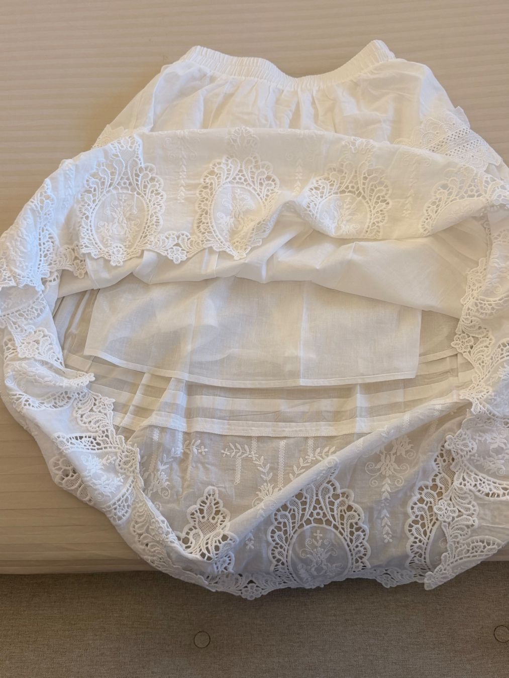 Röcke: Romantischer weißer Spitzenrock – Boho Chic – Neu und originalverpackt aus Hüttikon von fra_7mtn 2