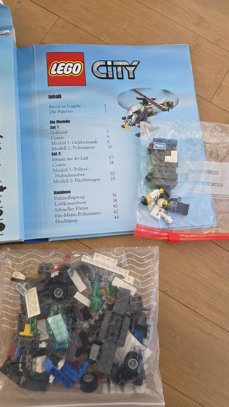 Lego Giocattoli: Lego City Polizei & Räuber Buch &Steine Set – Usato da Hausen am Albis venduto da pear04
