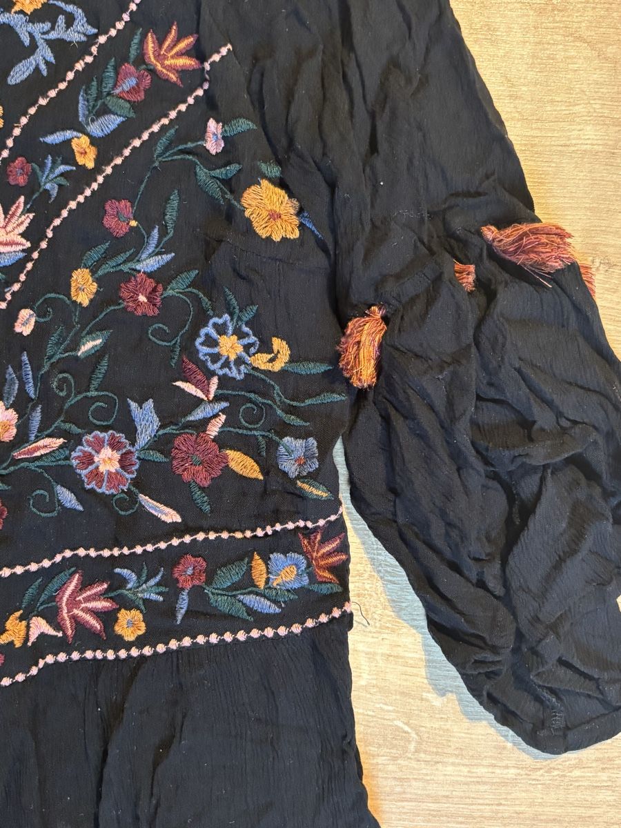Kleider: Robe avec broderies YAS, taille S  – Gebraucht aus Tavannes von callie.mcli 1