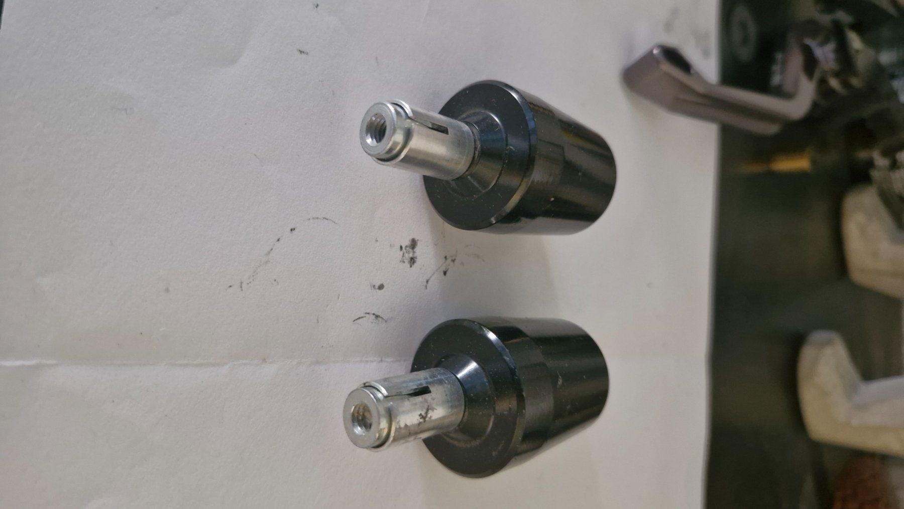 Toutes les pièces détachées moto: Lenkergewichte Aussendurchmesser 30mm M6 – D'occasion à Urtenen-Schönbühl par fenteri 1