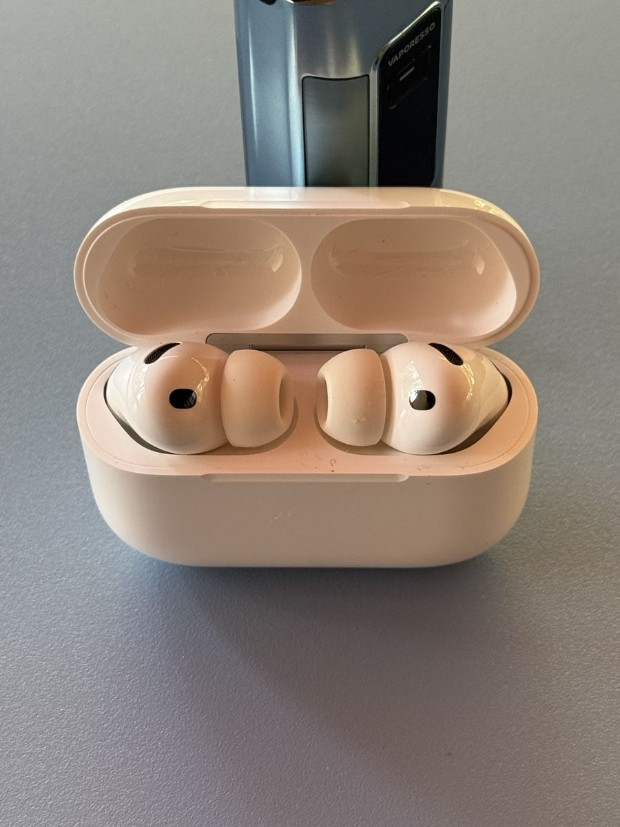 Apple Cuffie: Apple Airpods Pro 2  – Usato da Winterthur venduto da han_k7hj 1