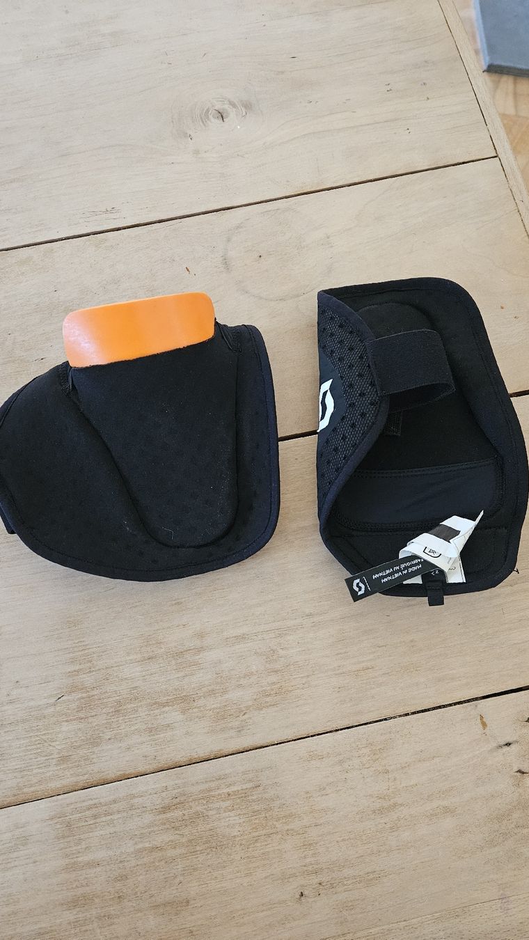 Protezioni & Imbottiture: SCOTT Grenade Evo Schienbeinschoner D30 – Nuovo (secondo la descrizione) da Zürich venduto da OegC 1