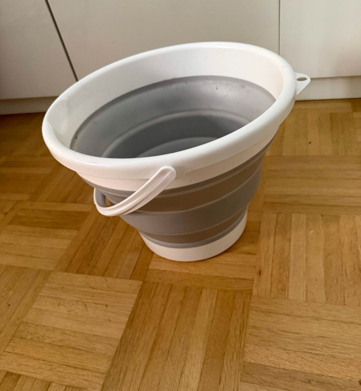 Altro per la casa: Klapp Eimer Behälter grau weiss faltbar – Usato da Zürich venduto da dojoal64