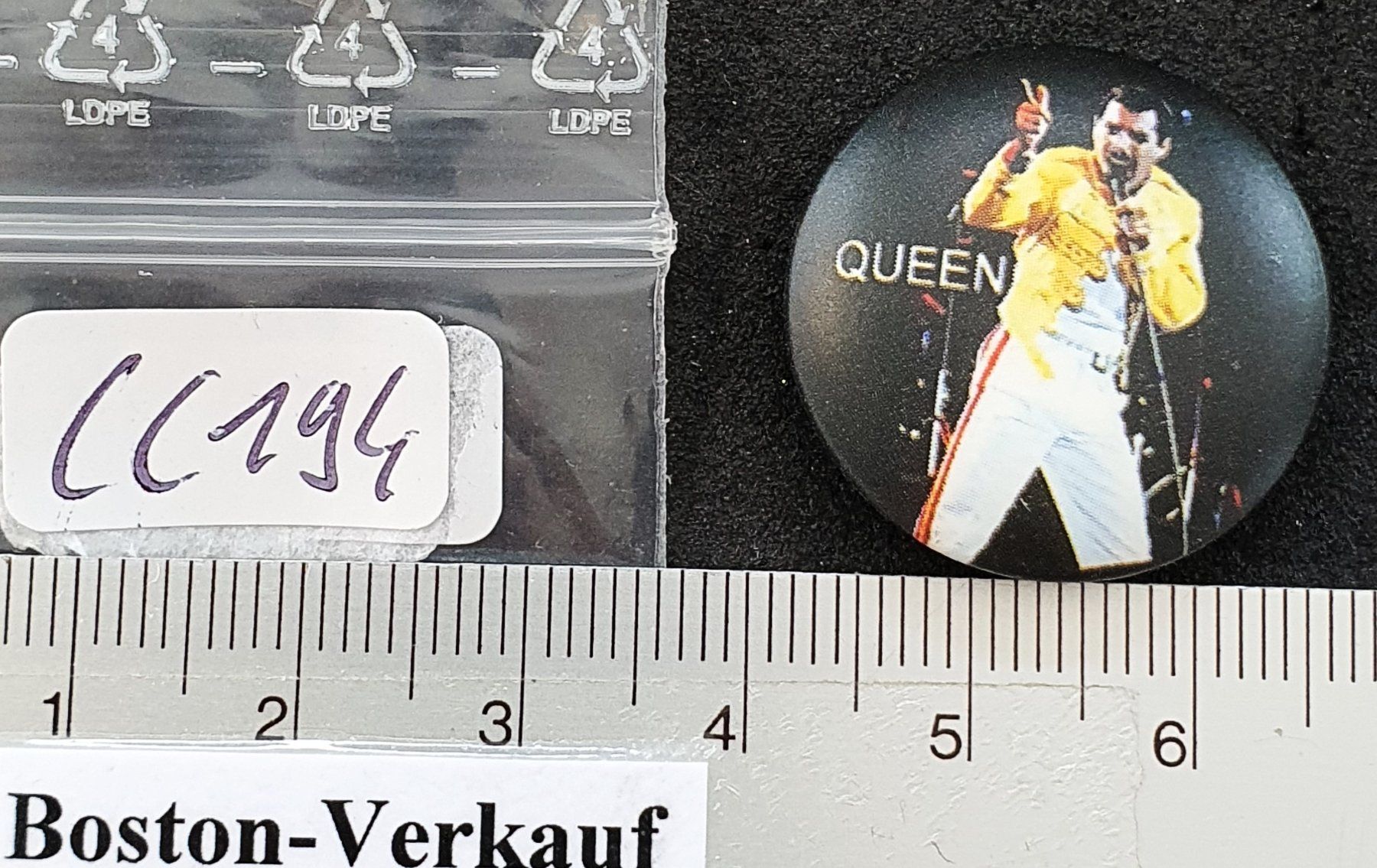 Placchette & Badge: CC194 - Pin /Button - Musik - QUEEN – Usato da Reinach BL venduto da Boston-Verkauf
