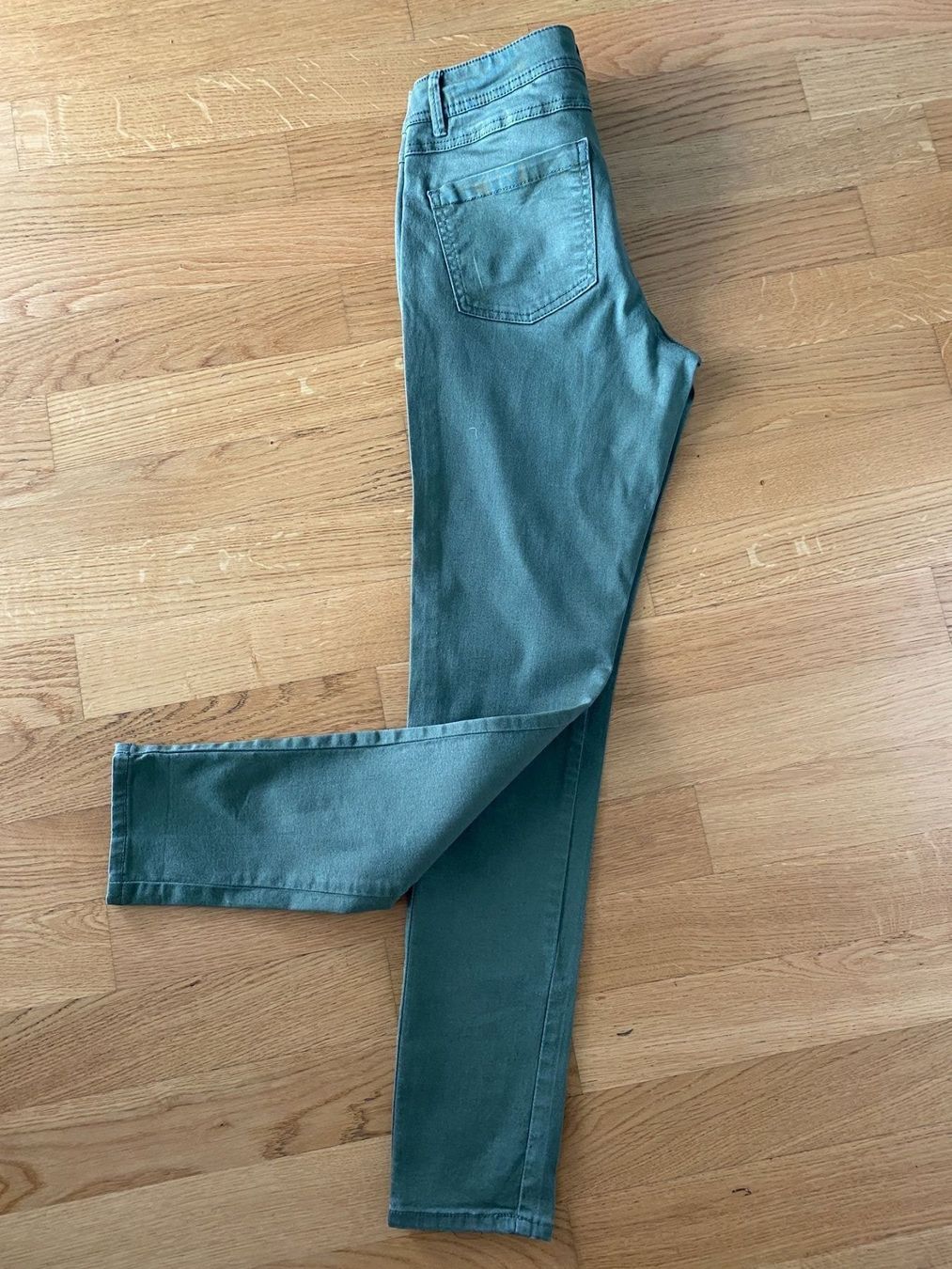 Jeans: Damen Jean Elastisch G38M Olivegrun – Usato da Duebendorf venduto da Alexandertreyer 1