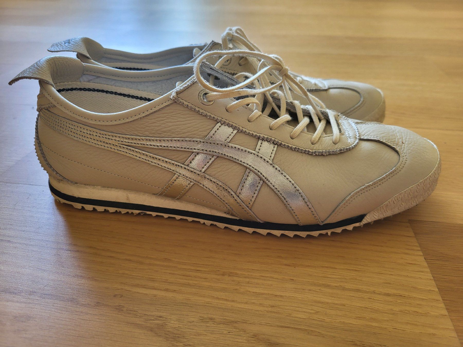 Onitsuka Scarpe da uomo: Onitsuka Tiger 40.5 Beige mit silbernen Streifen – Usato da Luzern venduto da Piparkakku 1
