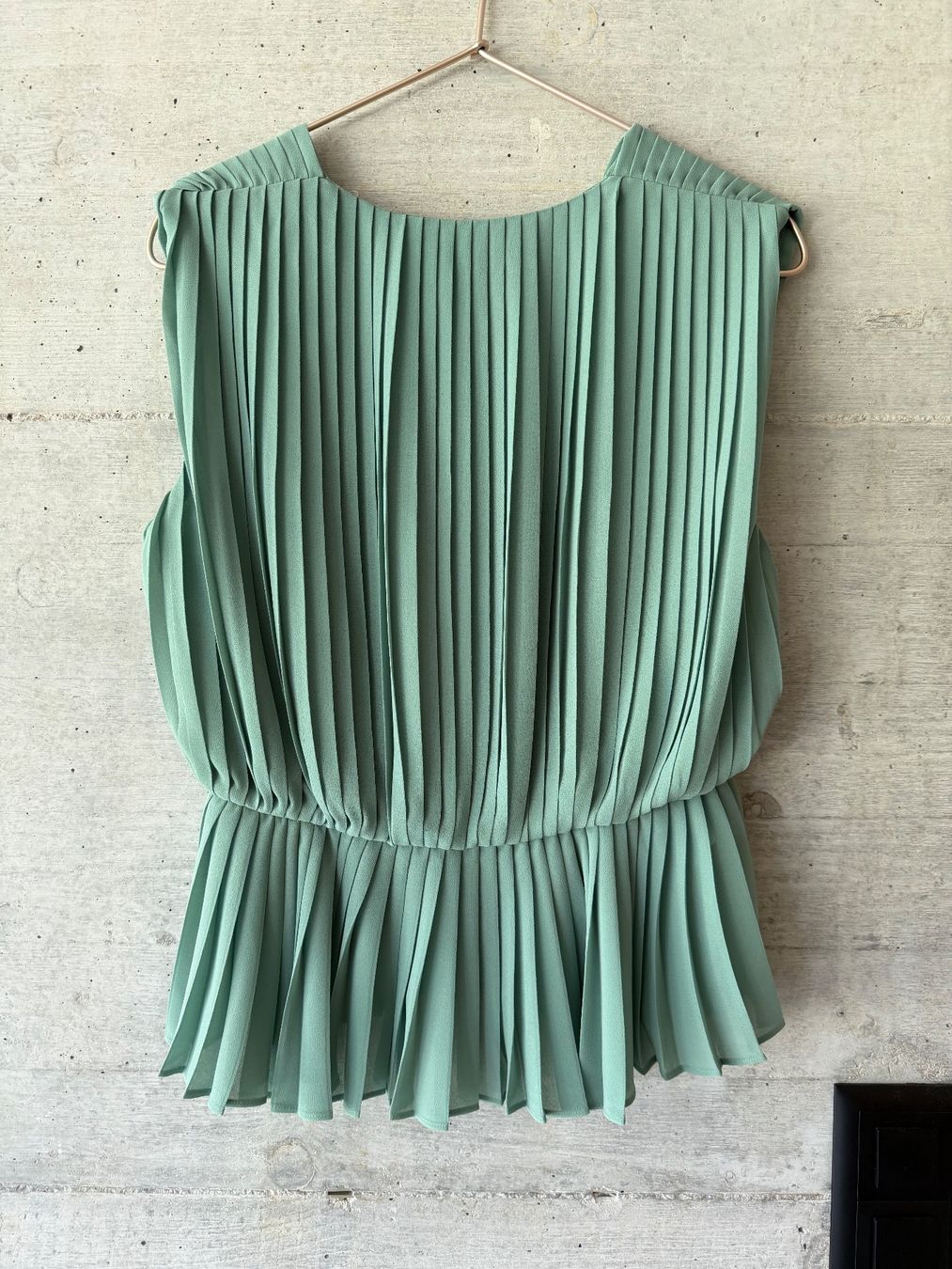 Claudie Pierlot Chemisiers: Claudie Pierlot plissierte Bluse – D'occasion à St-George par alaixee 1