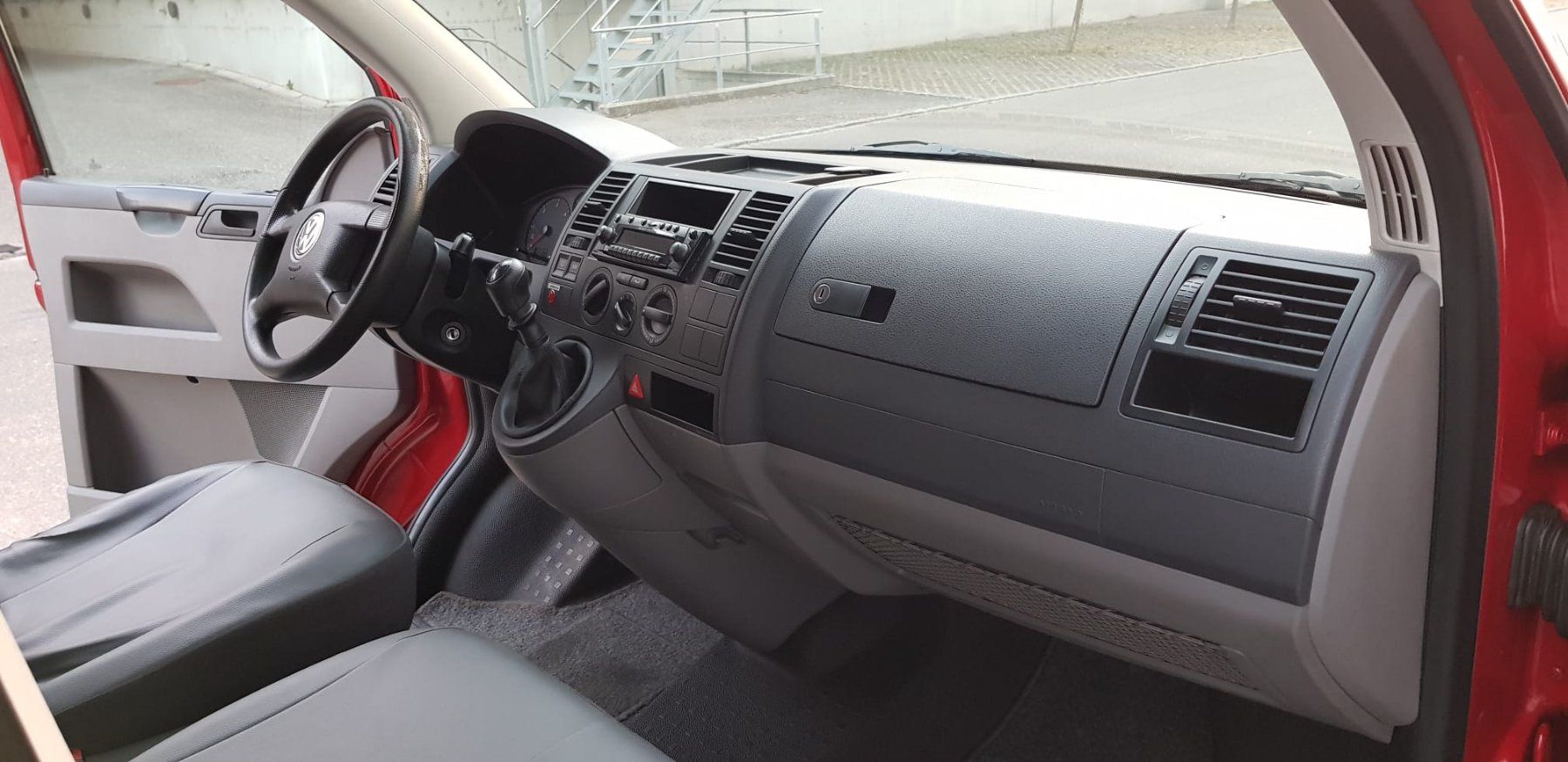 VW Autos: VW T5 Fitzel Autotransporter MFK März 2025 – D'occasion à Baar par rue_dwn8 8