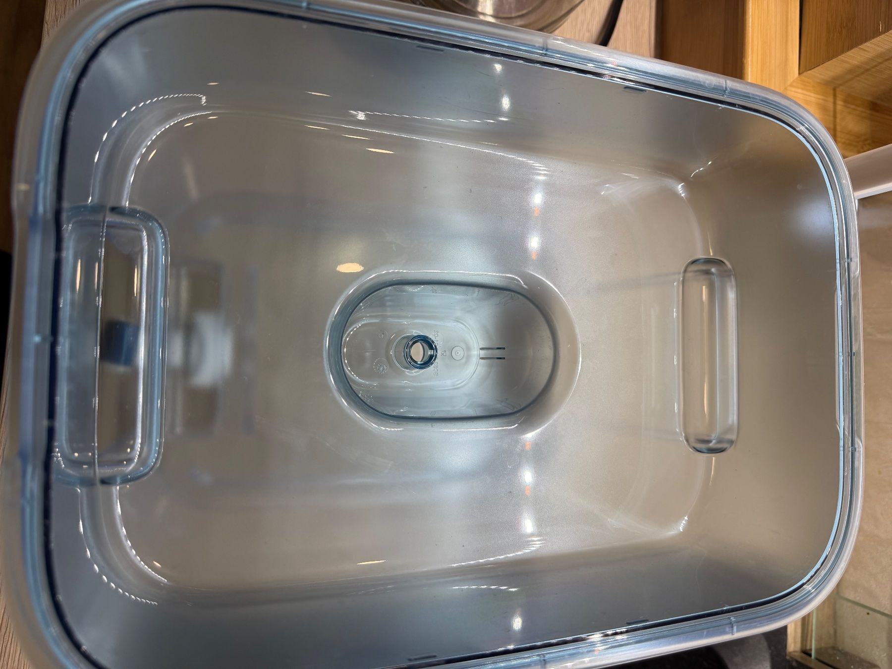 Sanitari: Brita Wasserspender / Wasserfilter 8,2l – Usato da Coeuve venduto da Saelee 1