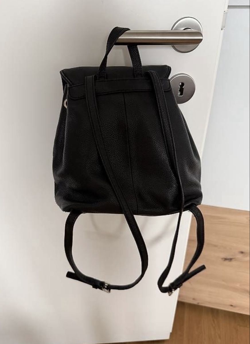 Kate Spade Zaini: Kate Spade Rucksack schwarz Leder gebraucht – Usato da Oberentfelden venduto da meelamoon 1