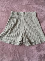 Kurze Hose Faltenbund hellgrün Grösse XS-L