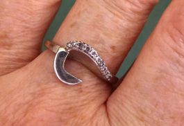 Ring 925 Silber mit synthetischen Steinchen