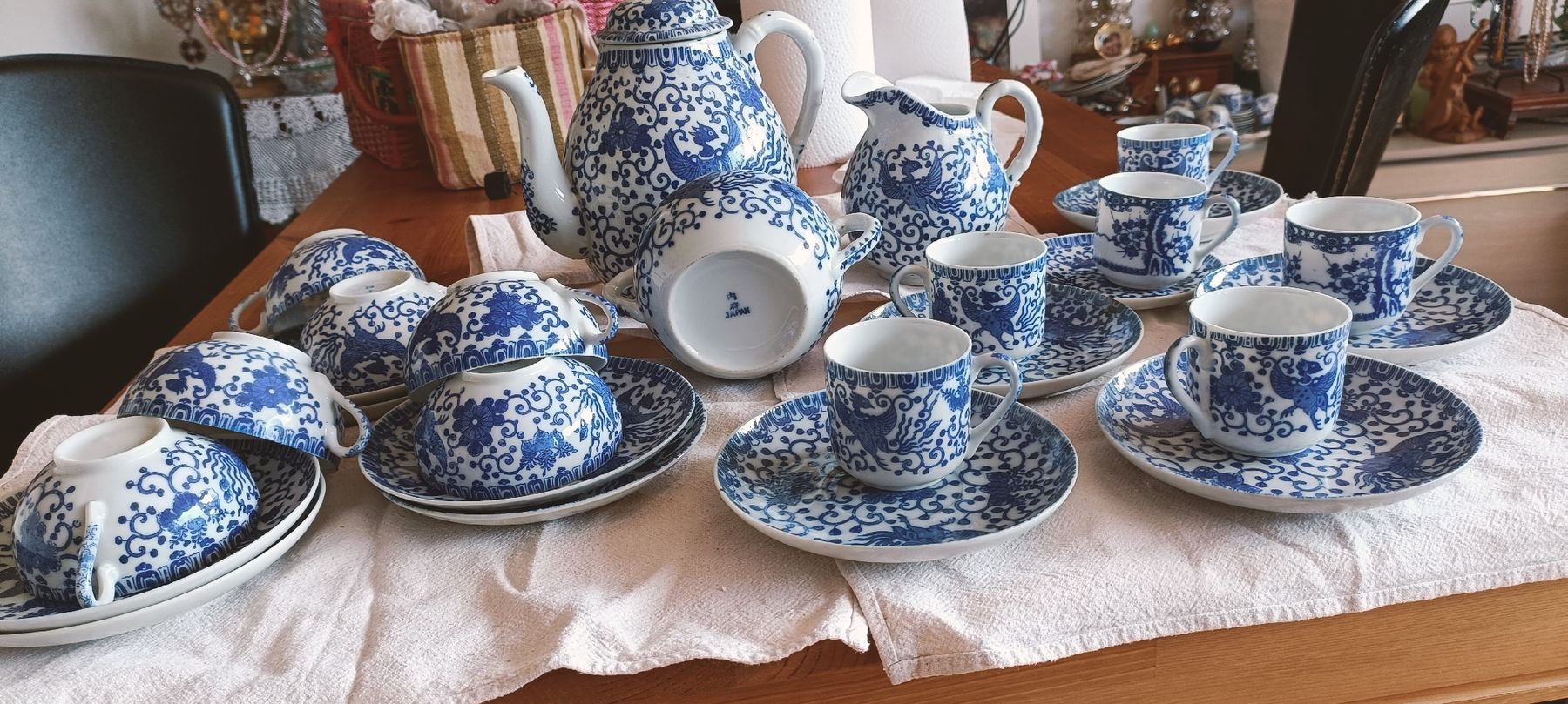 Set di piatti: Set tazzine e caffettiera blu e bianche con fenice . Japan  – Usato da Lugano venduto da ycd_rv8h 8