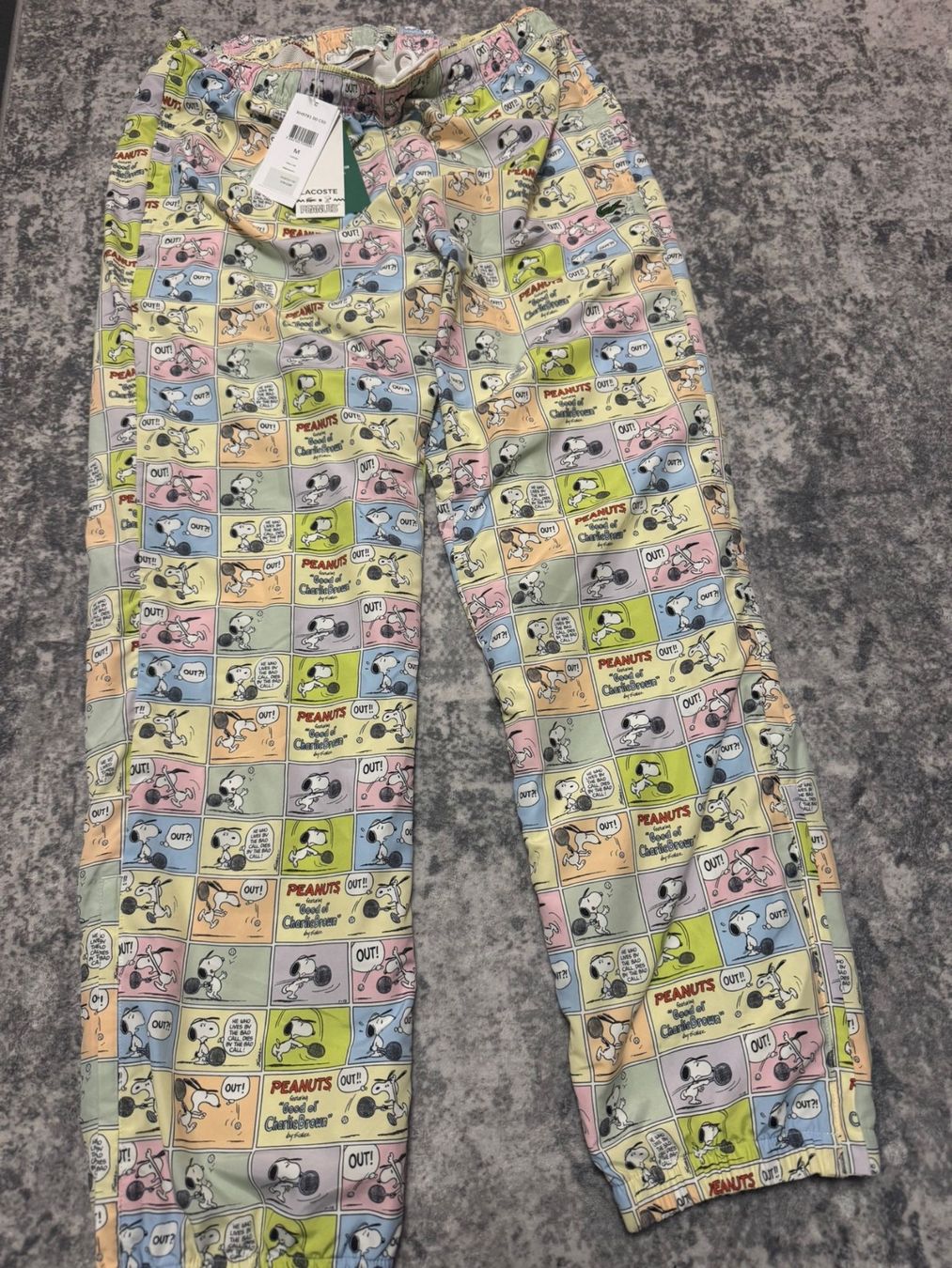 Lacoste Pantaloni: Lacoste x Peanuts Trainingshose Gr. M - Neu – Nuovo e nell'imballaggio originale da Brüttisellen venduto da ThommyK