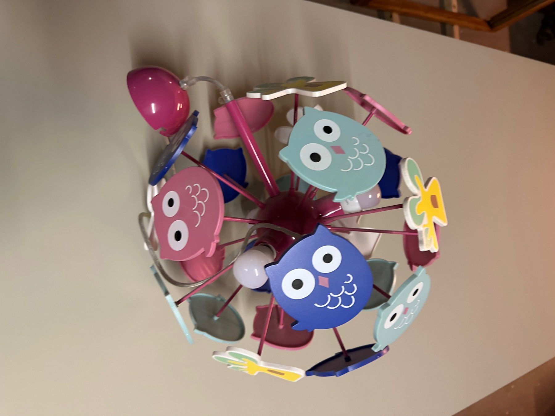 Lampade: Kinderzimmer Lampe Eule Design, neuwertig und farbenfroh! – Usato da Diegten venduto da sbjus69