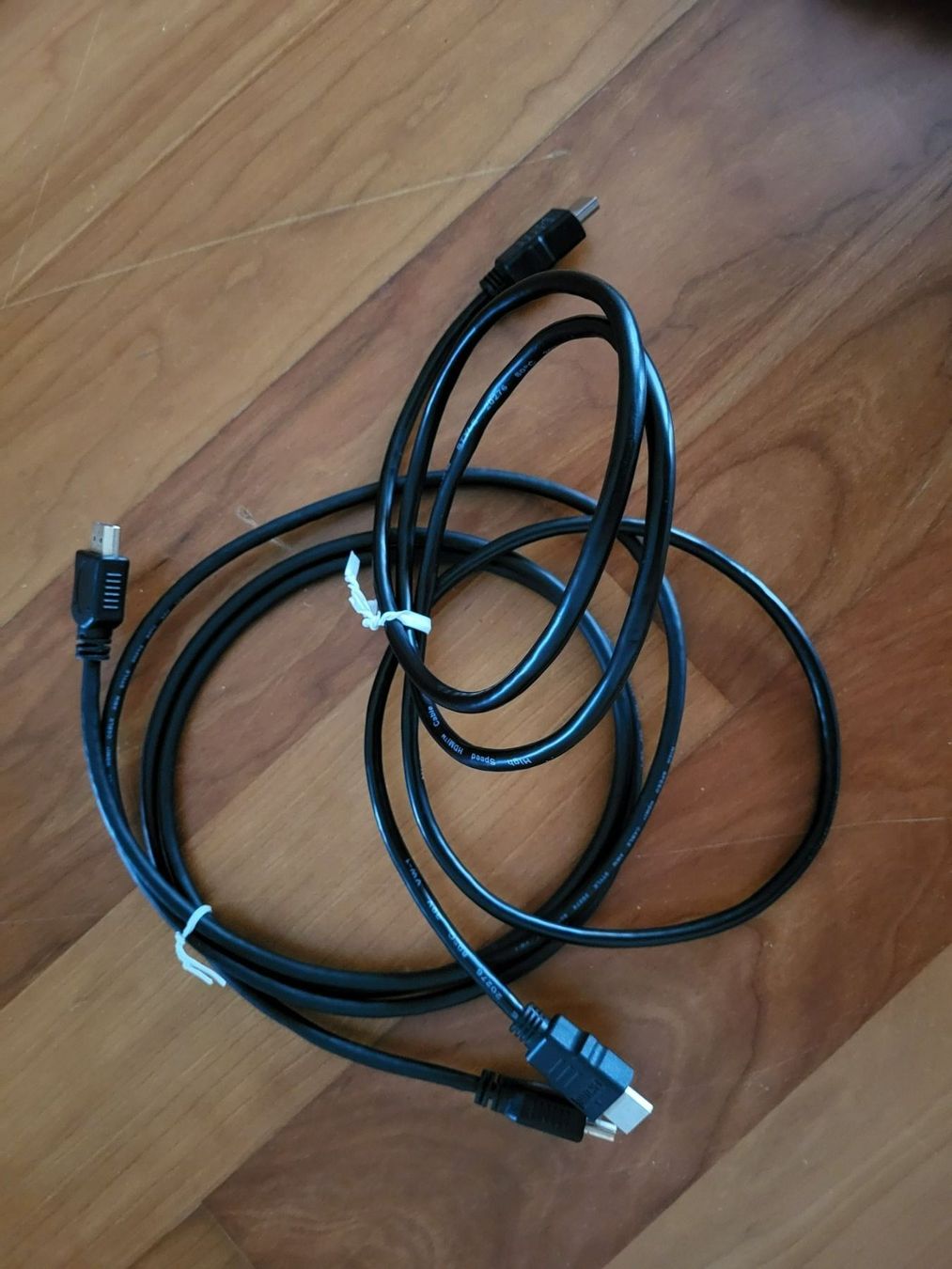 Cavi: 2 x HDMI Kabel 1.5m Highspeed – Usato da Ennetbürgen venduto da Tropi5