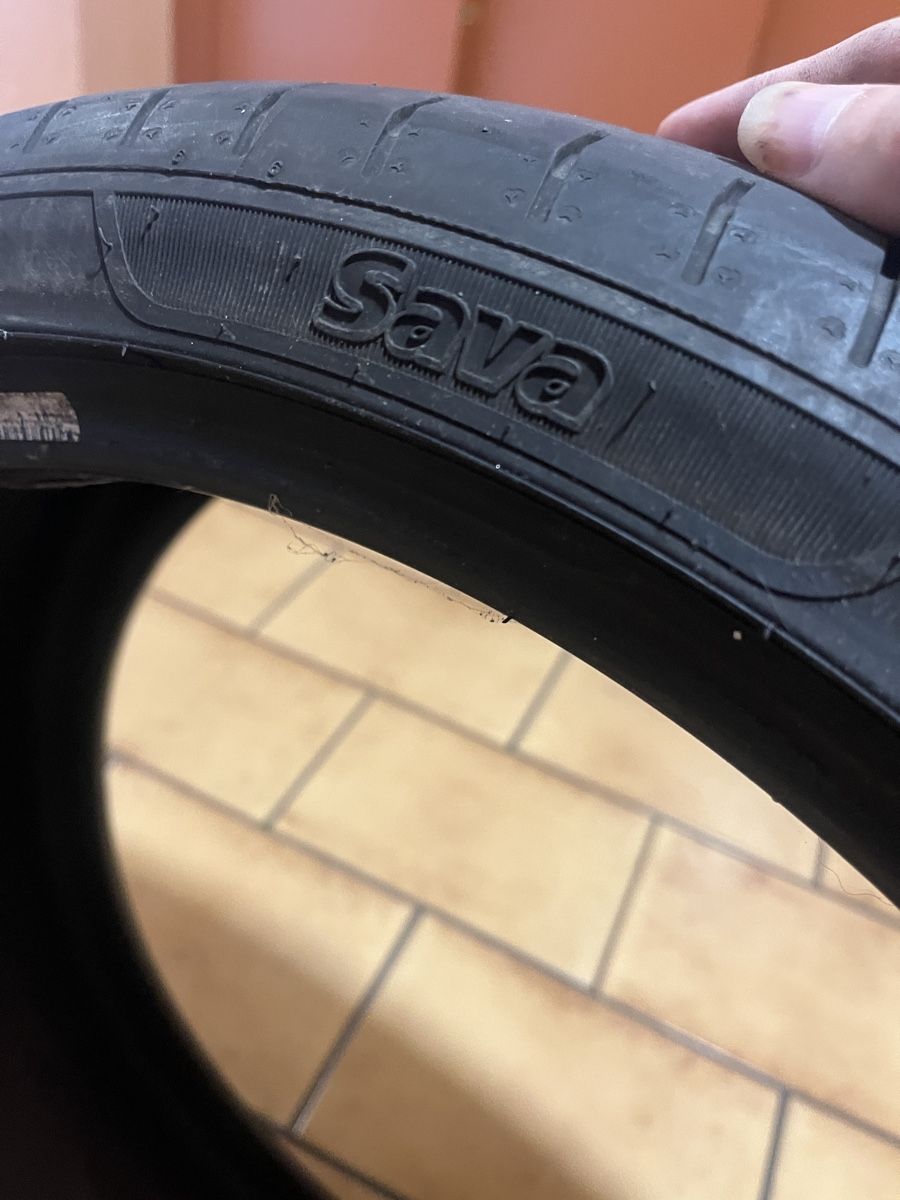 Altro in Scrittura & Disegno: Pneu 235/35R19 été – Usato da Peseux venduto da vig_tkt6 1