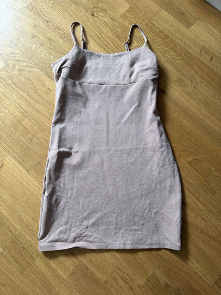 Kleider: Robe rose pale DYNAMITE  – Gebraucht aus Le Locle von Mayd_h
