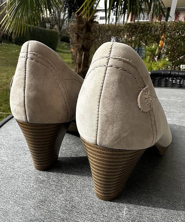 Scarpe da donna: Echtleder Pumps, Gr. 40 – Usato da Thalwil venduto da and_fdf5 3