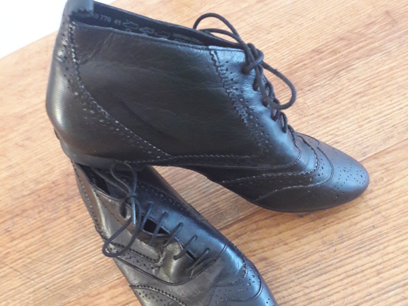 Scarpe da donna: Schuhe - Schnürschuhe - Leder - Schwarz - 41 – Usato da Luzern venduto da miocarobabbonetoscan
