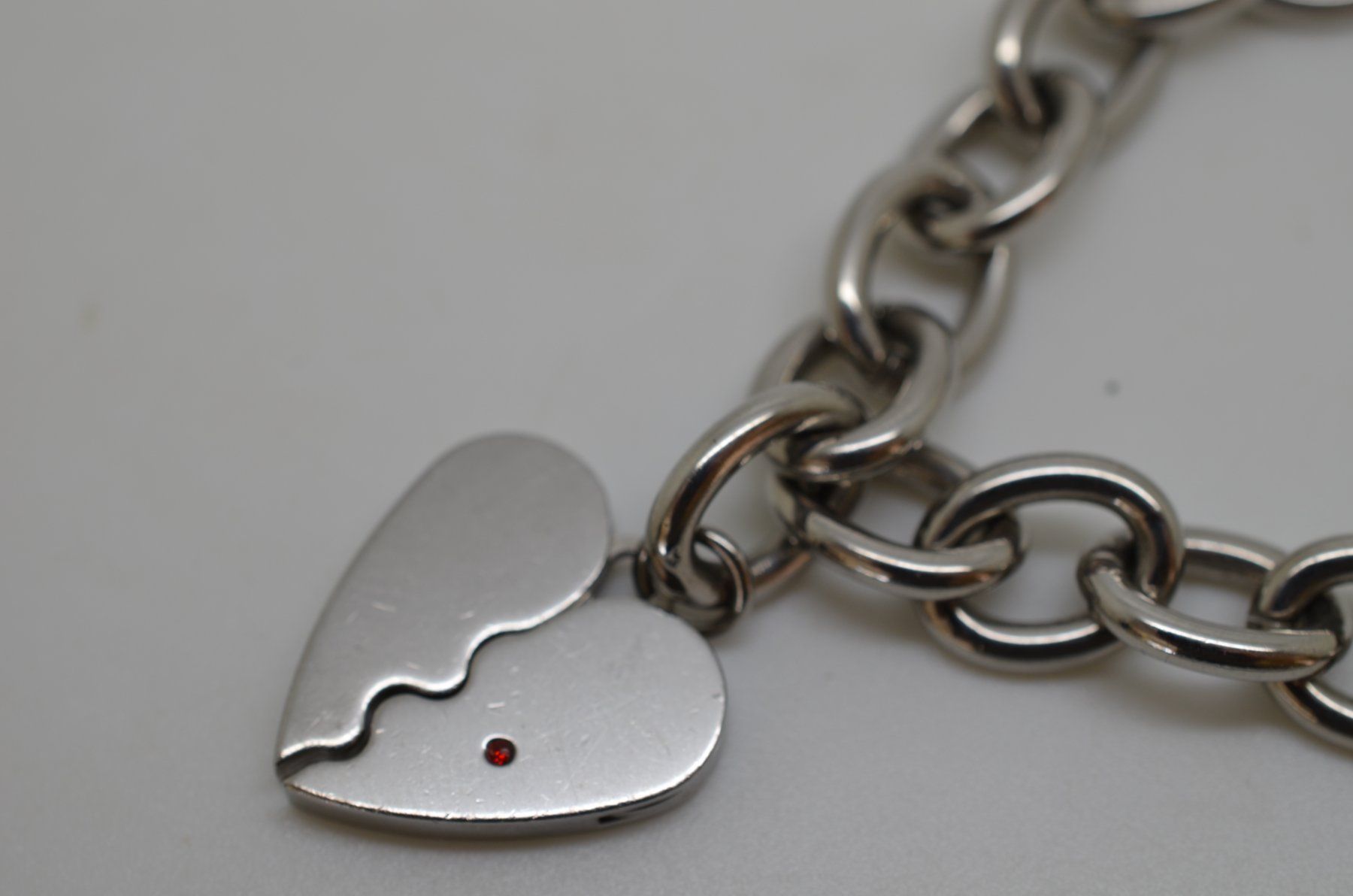 Swatch Armbänder & -reifen: Swatch bijoux bracelet acier avec coeur – Gebraucht aus La Croix (Lutry) von OMEGA07