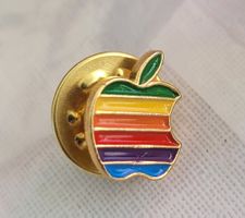 4 Stück 80er Jahre Pin APPLE 3 davon OVP