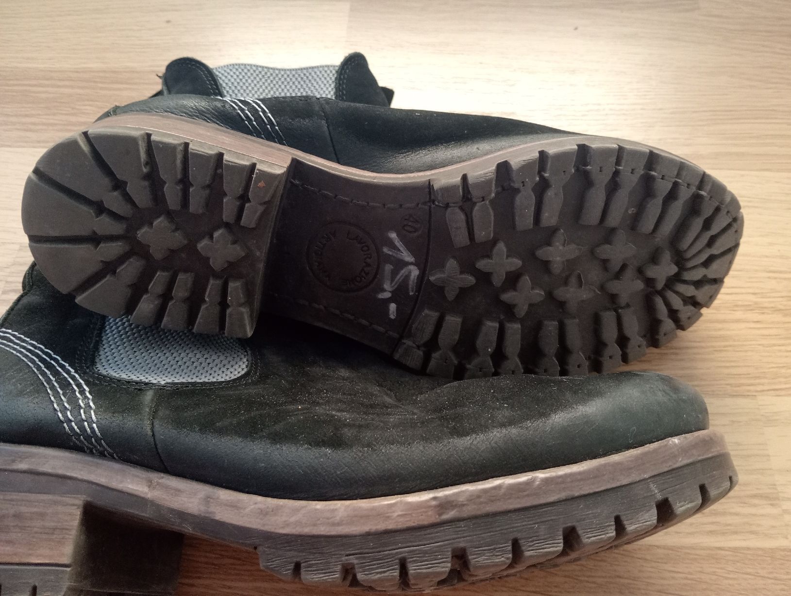 Scarpe da donna: Stiefeletten Damen Grösse 40 – Usato da Einigen venduto da tchalva 1