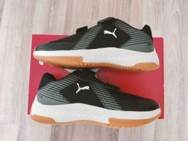 Puma Hallenschuhe mit Klett Grösse 30