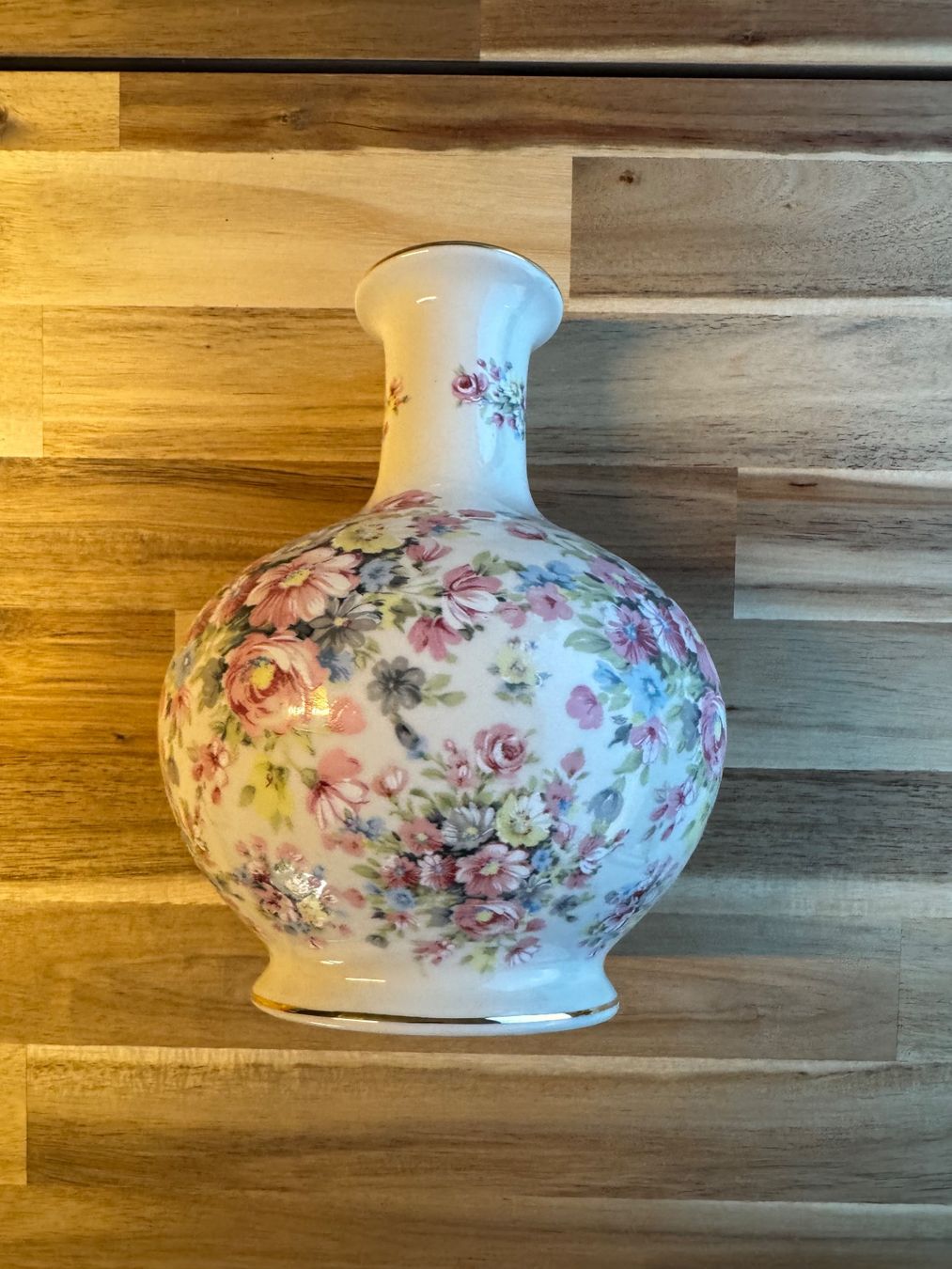Vasen & Gefässe: Vase mit Blumenmotiv – Gebraucht aus Ostermundigen von SecondHandster
