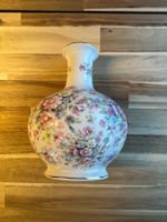 Vase mit Blumenmotiv