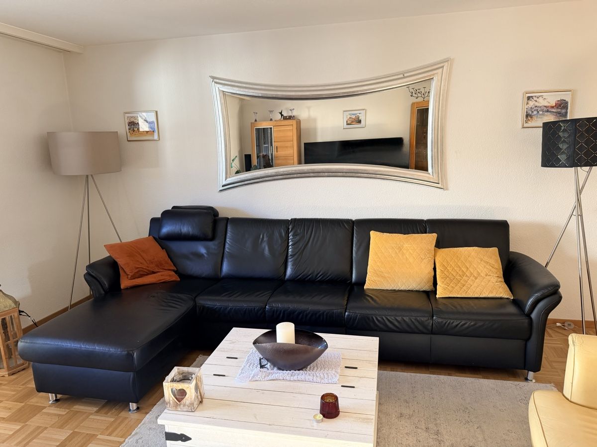 Divani: Schwarzes Echtleder-Sofa mit motorisierter Liegefläche – Usato da Winterthur venduto da callaver