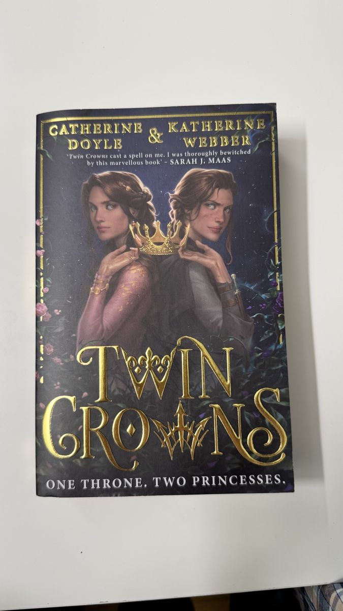 Libri: Twin Crowns Novel by Catherine Doyle & Katherine Webber – Usato da Oberägeri venduto da rsi_h6fc